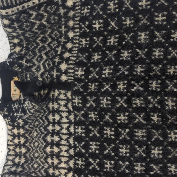 100% pure wool L.L Bean sweater size large - Picture 3 of 3